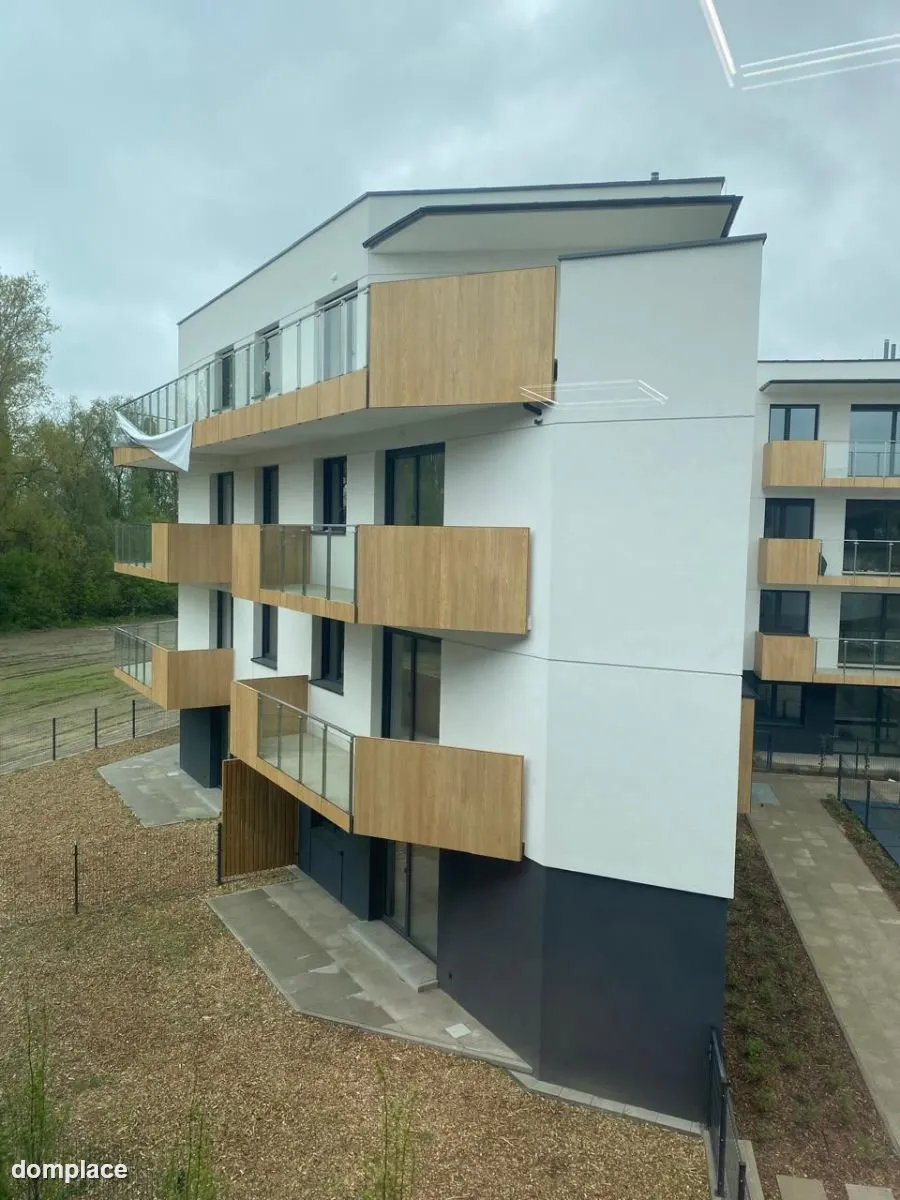 Sprzedam duże dwupokojowe mieszkanie. 0% prowizji.