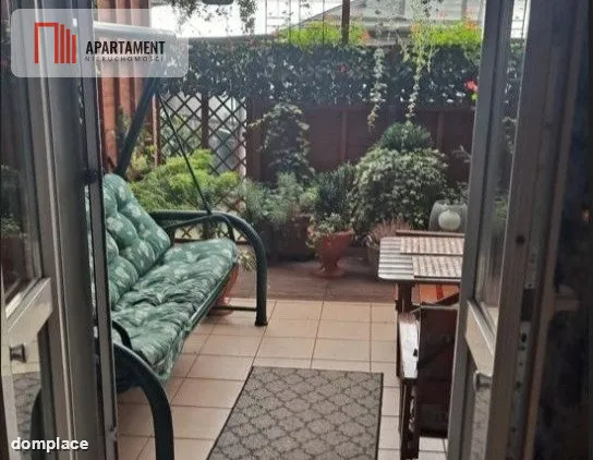 Dom /połowa  z ogrodem, garażem, piwnicą