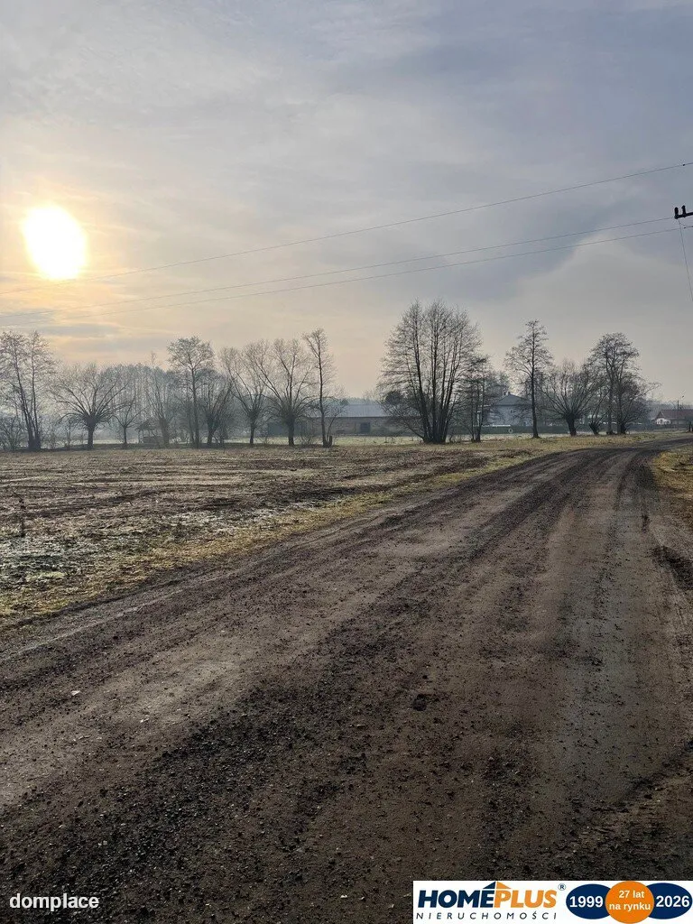 Działka 1050 m² pod zabudowę letniskową.