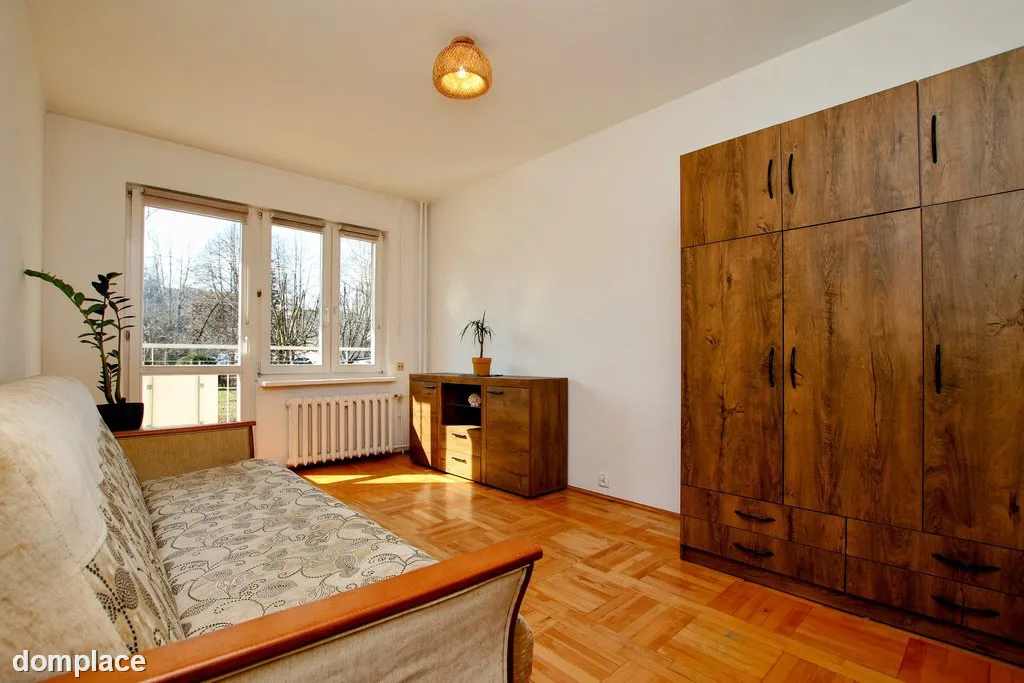 dwa niezależne pokoje, wysoki parter, balkon