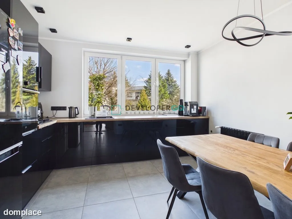 Przestronny dom 358 m² z garażem