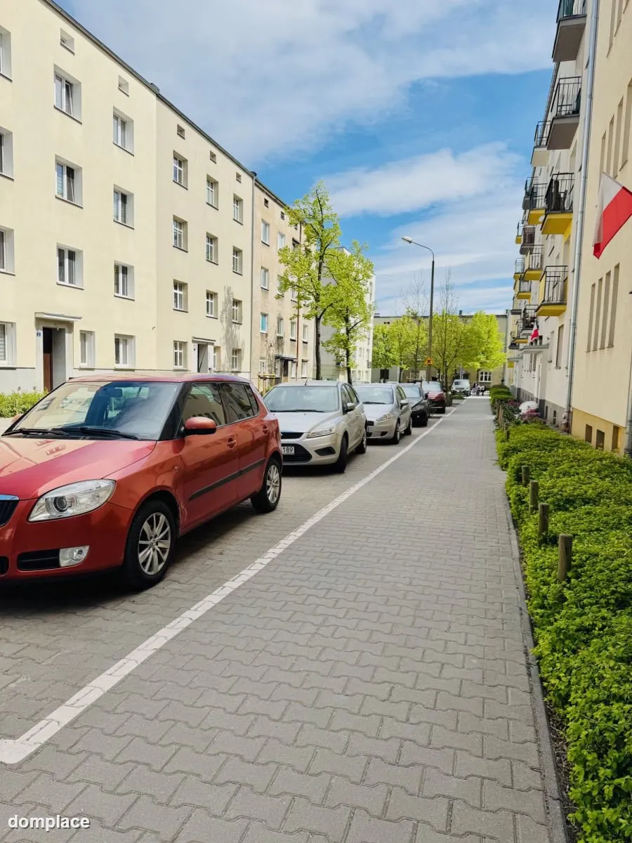 3 pokoje, cegła, spokojna ulica.
